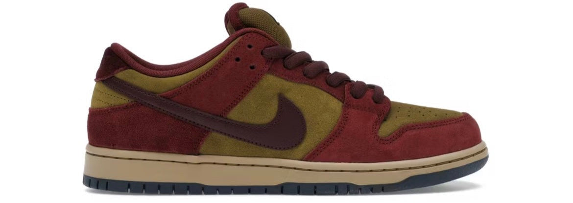 Nike SB Dunk Low
Dark Team Red Olive Flak
