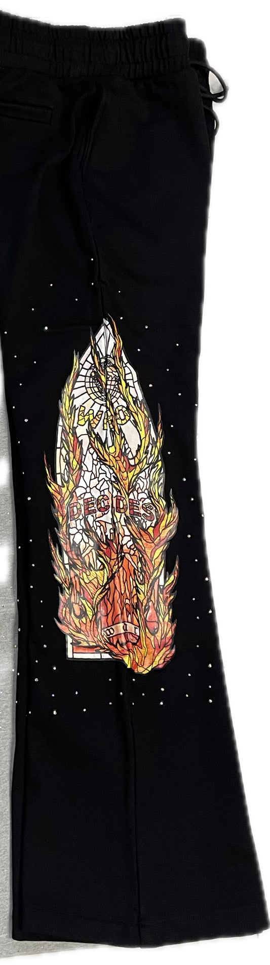 WHO DECIDES WAR COAL FLAME GLASS
SWEATPANTS