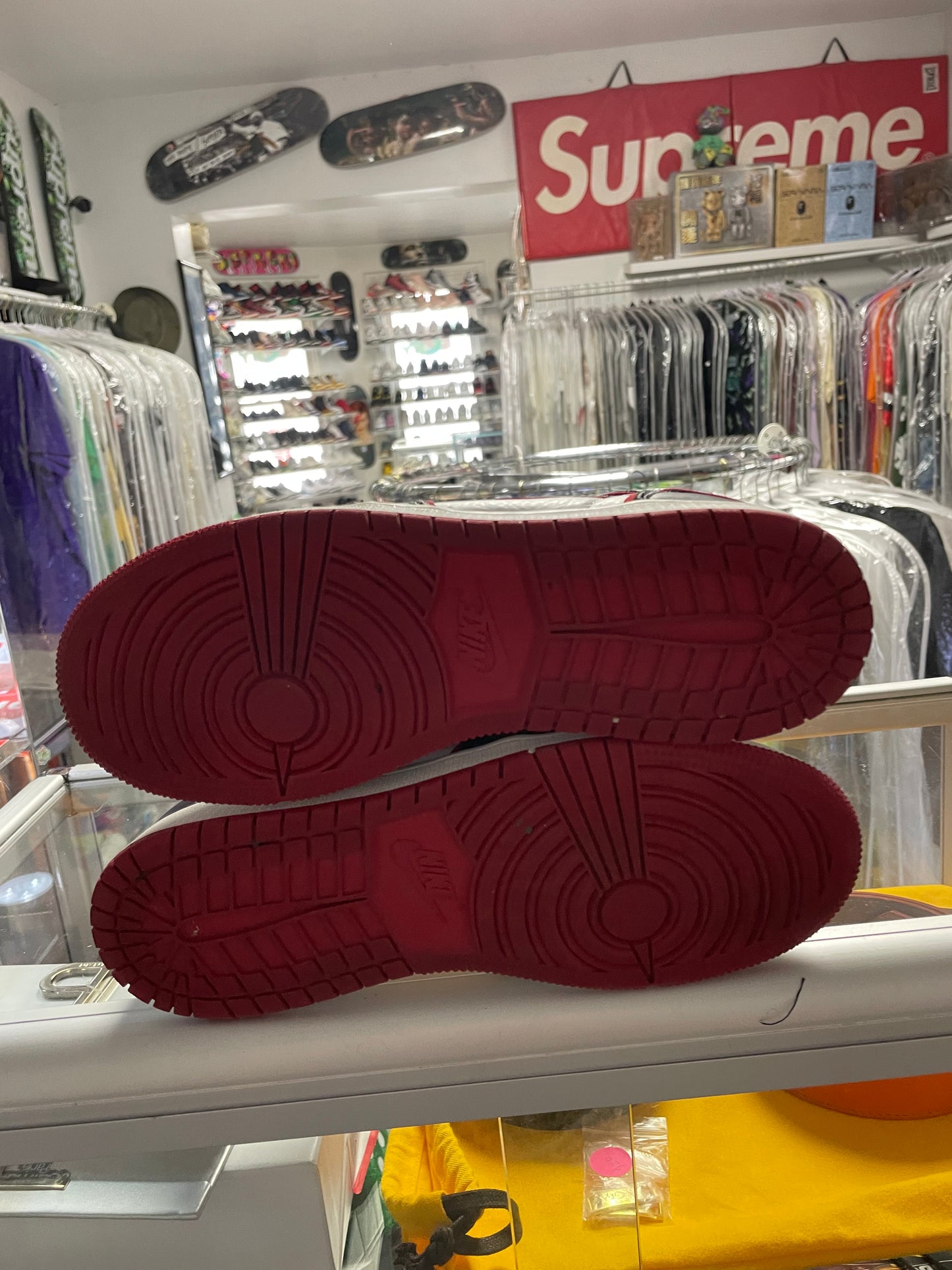 BLACK FRIDAY PREVIEW: Jordan 1 Retro “Bloodline” High GS