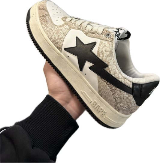 Jordan 1 Retro High OG
Stealth