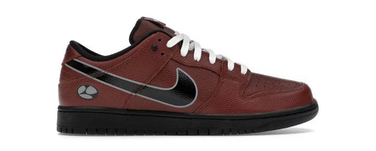 Nike SB Dunk Low
Limosine Skateboards