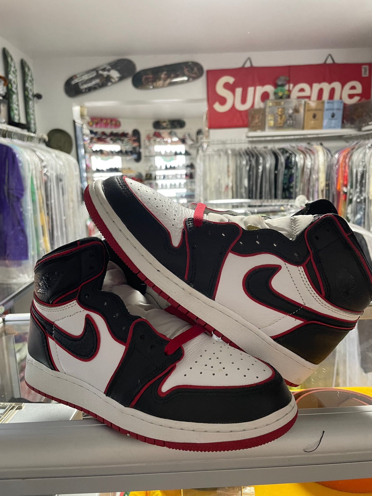 BLACK FRIDAY PREVIEW: Jordan 1 Retro “Bloodline” High GS