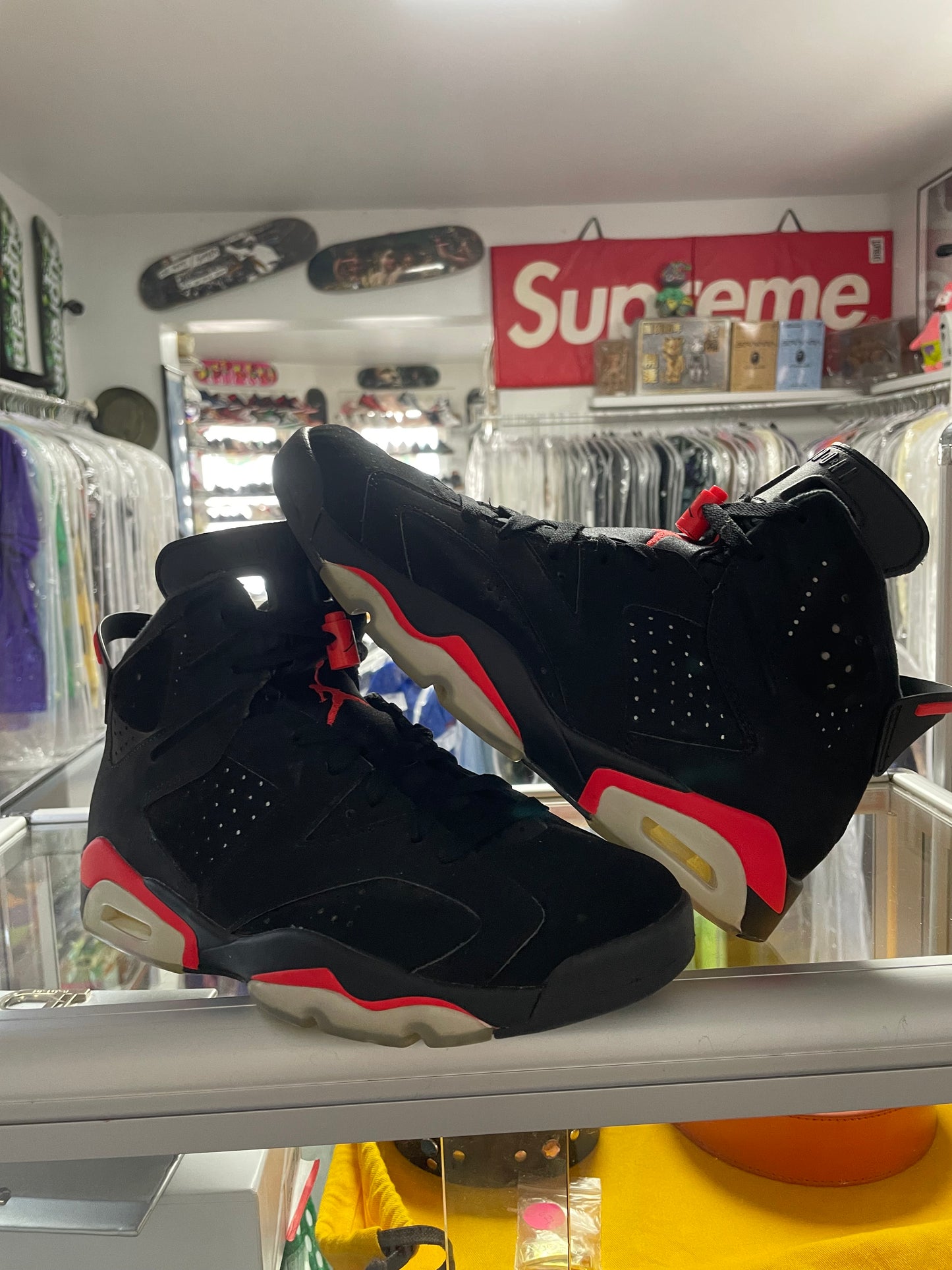 BLACK FRIDAY PREVIEW: Jordan 6 Retro ‘“Infrared” 2019