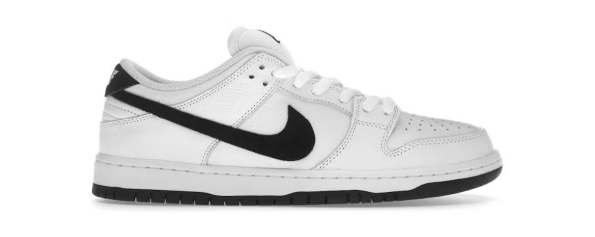 Nike SB dunk low
White Black