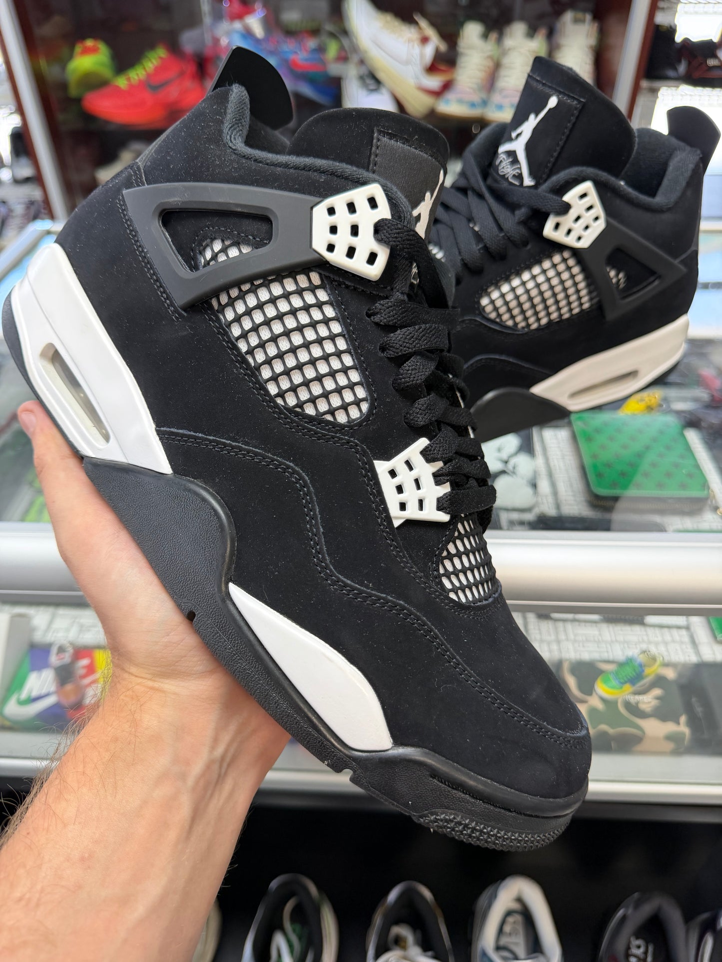 Jordan 4 Retro “White Thunder”