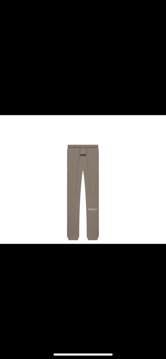 Fear of God Essentials Sweatpants
“Desert Taupe”